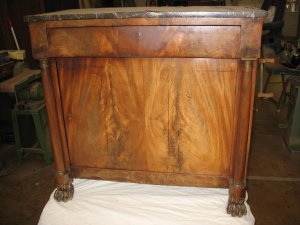 Restauratie van Empire kastje